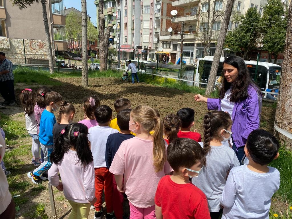 TÜBİTAK 2209 A Proje alanımızı anaokulu öğrencileri ziyaret etti.
instagram.com/p/Ccz-5cvMJCl/…
<a href="/GencLermi/">Ayşe Genç Lermi</a> <a href="/uzun_orhan/">ORHAN UZUN</a> <a href="/bartin_myo/">Bartın Üniversitesi Bartın Meslek Yüksekokulu</a> <a href="/BartinMYOPeyzaj/">Bartın MYO Peyzaj ve Süs Bitkileri Yetiştiriciliği</a>