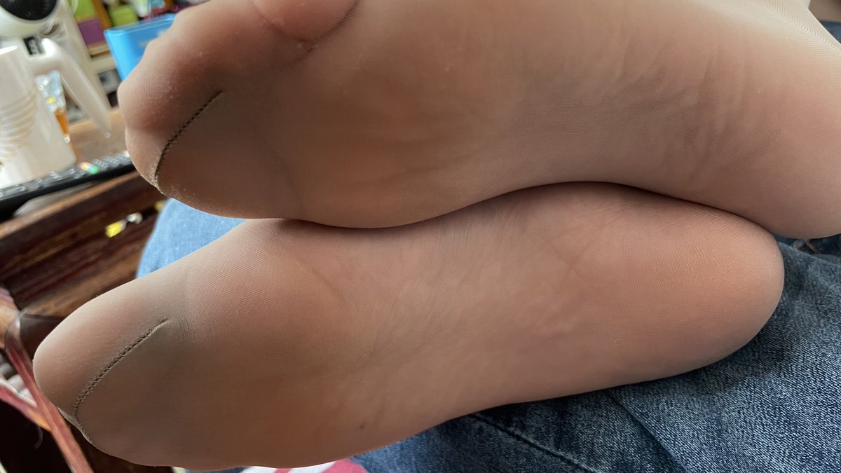 把玩老婆丝袜脚，穿了一天的丝袜味道真好 https://t.co/ybcbDk9eaa
