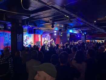 BookBrunch's tweet photo. Second Shabby Road (@theshabfive) gig hits new heights as @stephenpub's Beatles band rocks the iconic 100 Club for a National @Literacy_Trust fundraiser

https://t.co/MsPKD56y7c (£) https://t.co/I06uSbFTot