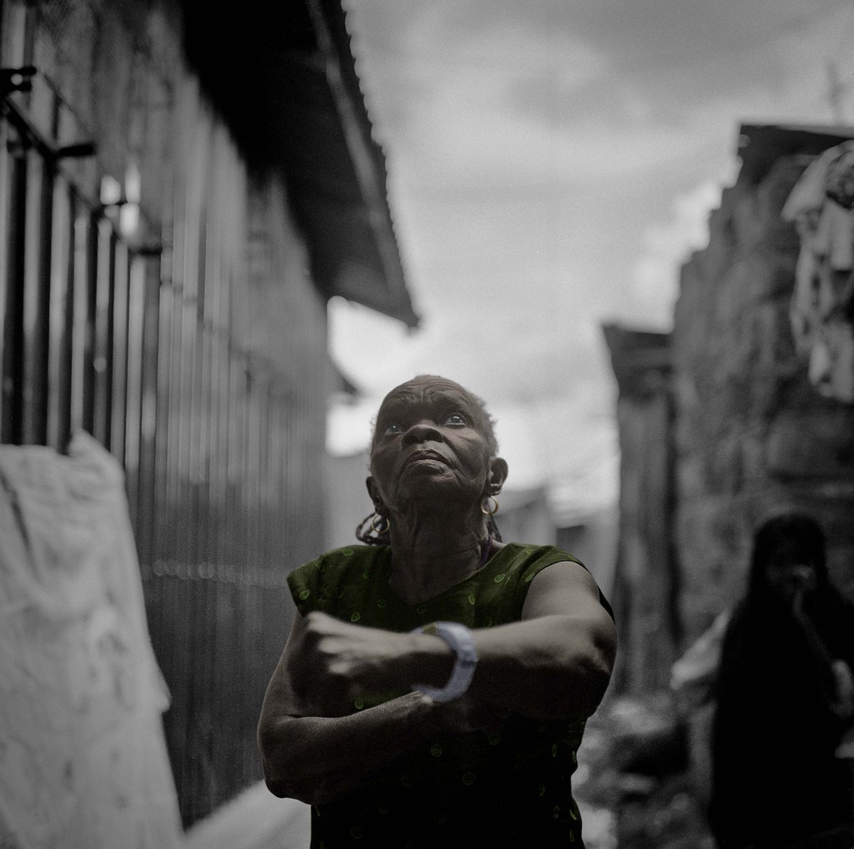 ART3io's tweet photo. Gm #SuperGranny Njoki,

Njoki stays in fighting shape by staying active, walking, and practicing her boxing.

0.5 Ξ 👉 https://t.co/Dm5FNnIGiQ

Half of the collection has already found a collector ✊👇
https://t.co/ts60nezH09

© Tobin Jones @tobinbjones

#NFTPhotography https://t.co/Mo9wroQfKm