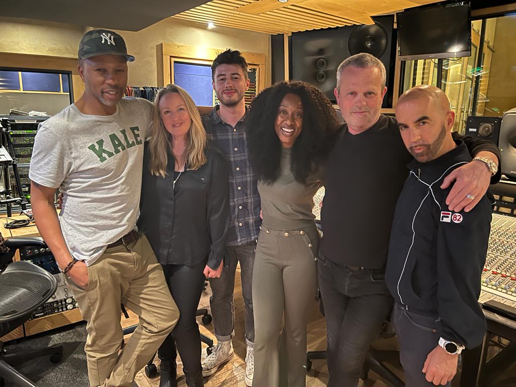 Great day recording <a href="/MetropStudios/">Metropolis Studios</a> with <a href="/Beverleyknight/">Beverley Knight💙</a>