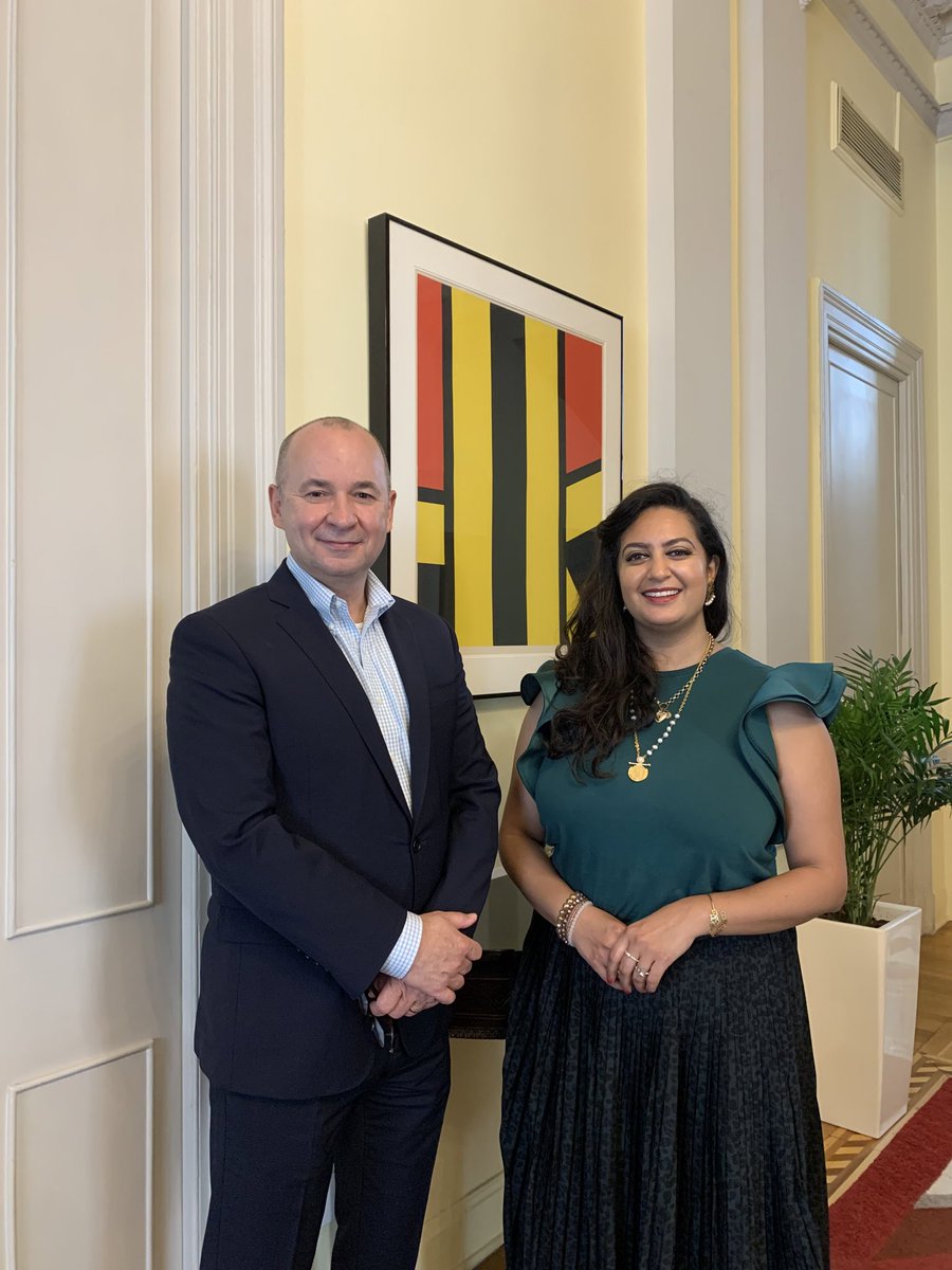Louis_Dumas9's tweet photo. Happy to meet with the next generation of great 🇺🇸 #USForeignService Officers! I have been privileged in my 🌍 career to work with outstanding and welcoming #StateDept colleagues. Time to give back 🙌❗️Meet @AmirahAmoorah , soon off to #USEmbassyJordan ❗️😊🇨🇦👍🇺🇸 @USEmbassyCairo https://t.co/hkQTHXmCWx