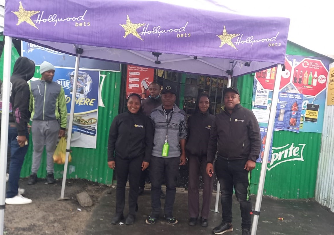 KazangAfrica's tweet photo. Kazang and @Hollywoodbets joined forces for activations in Khayelitsha last Friday! 🤩

Our teams will be in Kraaifontein East this Friday - keep an eye out, and come and say hello👋

#Hollywoodbets #KazangAfrica #ConnectingPotential https://t.co/QtT6SHH0ZA
