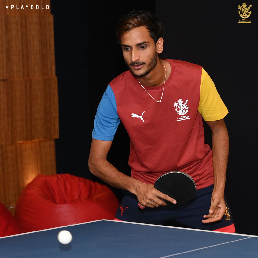 RCBTweets's tweet photo. Shahbaz slaying in the new #RCBxPUMA Athleisure Collection effortlessly. 🔥😎
Now you can become a part of the #BoldSquad too! Click on the link and shop now: https://t.co/oxsut3bkvf
#PlayBold #WeAreChallengers #IPL2022 #Mission2022 #RCB #ನಮ್ಮRCB https://t.co/wj1ueknjLJ