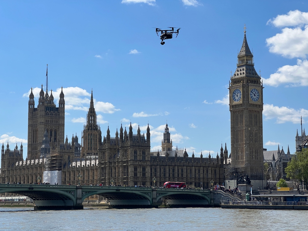 skyhooktv's tweet photo. Beautiful day for some central #London #drone flights over #Thames late last month. Luckily all the paperwork required to fly here, was all done on rainy days! 🌧️⁠
Thanks to everyone involved in this project. 
Digital + billboard campaign soon come for a certain iconic location. https://t.co/ua2sdI7mST