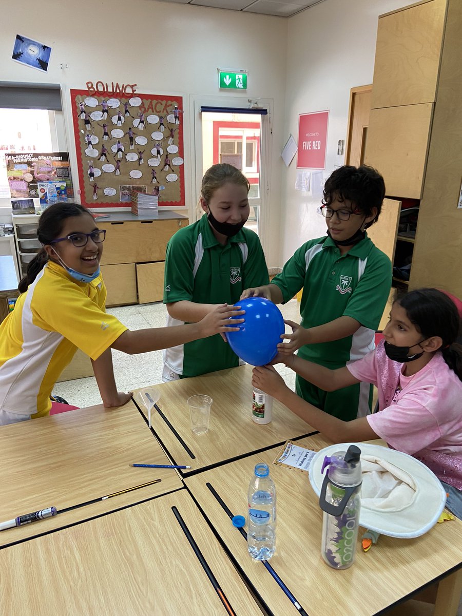 DESSyear5's tweet photo. Solid + liquid = gas!!! Science chemical reactions #DESSyear5red #DESSscience https://t.co/z7GUEyqroJ