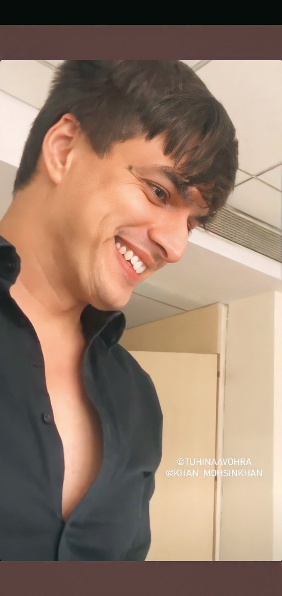A smile is to die for😍

His eyes closed, him in black..deadly combo of hotness+cuteness🖤💥

Keep smiling boy✨
#MohsinKhan #MoMinions @momo_mohsin
