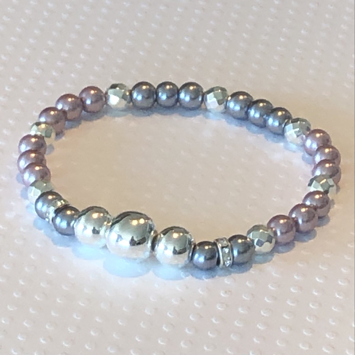 BBrillance's tweet photo. ✨💎 2044 - Bracelet Perles Chic https://t.co/3JFMUg15t1 ⭐️ #FollowFast #CCFavoris 
#HandMade #Canada #Quebec #FreeShipping #LivraisonGratuite
#Pearls #beads #Bracelet #BijouterieBrillance https://t.co/nCPXwmHiSQ