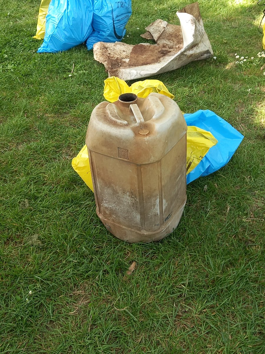 SodaStreamFR's tweet photo. L'ensemble des #SodaStreamers se sont retrouvés vendredi à Nantes pour une opération de ramassage de #déchets d'envergure, dans la joie et la bonne humeur ! Bravo à tous 👏
#PlasticFighter #ProudSodaStreamer https://t.co/cgdzAGZhXO