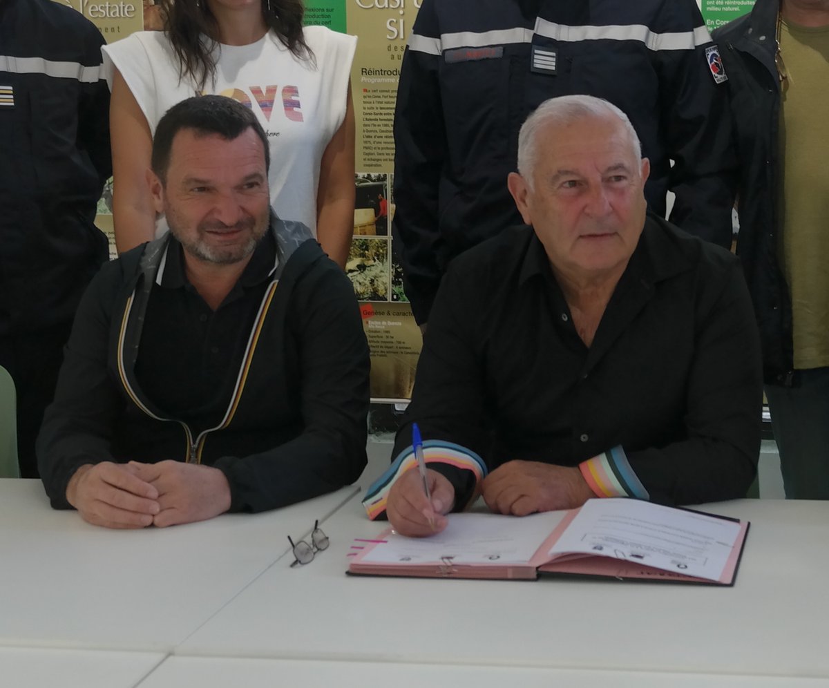 SIS 2B - Cismonte (@sis_2b) on Twitter photo Ce matin, une convention de mise à disposition des SPV du @PnrCorse a été signée par les Pdts du <a href="/Sis_2b/">SIS 2B - Cismonte</a> <a href="/SIS_2A/">SIS 2A - Pumonte</a> et @PnrCorse. Cette mutualisation permettra aux agents de pouvoir se former et renforcer le potentiel opérationnel de nos SIS #spenghjifochidicorsica <a href="/IsulaCorsica/">Cullettività di Corsica - Collectivité de Corse</a> Ce matin, une convention de mise à disposition des SPV du @PnrCorse a été signée par les Pdts du <a href="/Sis_2b/">SIS 2B - Cismonte</a> <a href="/SIS_2A/">SIS 2A - Pumonte</a> et @PnrCorse. Cette mutualisation permettra aux agents de pouvoir se former et renforcer le potentiel opérationnel de nos SIS #spenghjifochidicorsica <a href="/IsulaCorsica/">Cullettività di Corsica - Collectivité de Corse</a>
