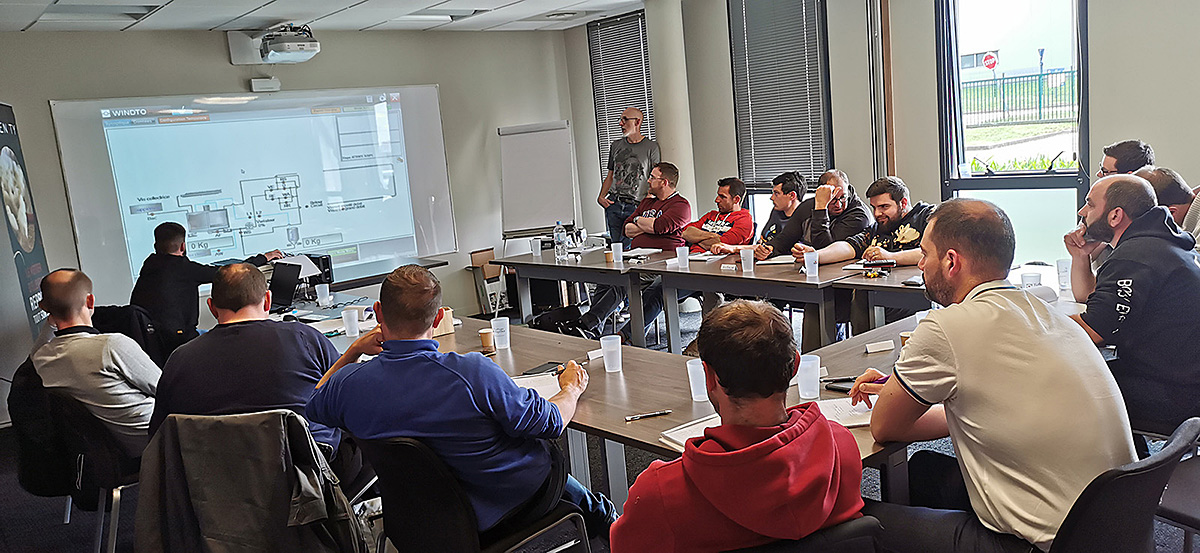 Tuffigorapidex's tweet photo. [FORMATION]  – Nous avons reçu nos installateurs pour une formation 𝗪𝗜𝗡𝗗𝗧𝗢𝗳𝗲𝗲𝗱, notre logiciel évolutif de gestion de l’alimentation des élevages porcins 🐷. 

➡️ Merci aux participants pour leurs retours d'expérience et à Bruno, Philippe et Gaby !

#windtofeed https://t.co/jxhQs3ydCB