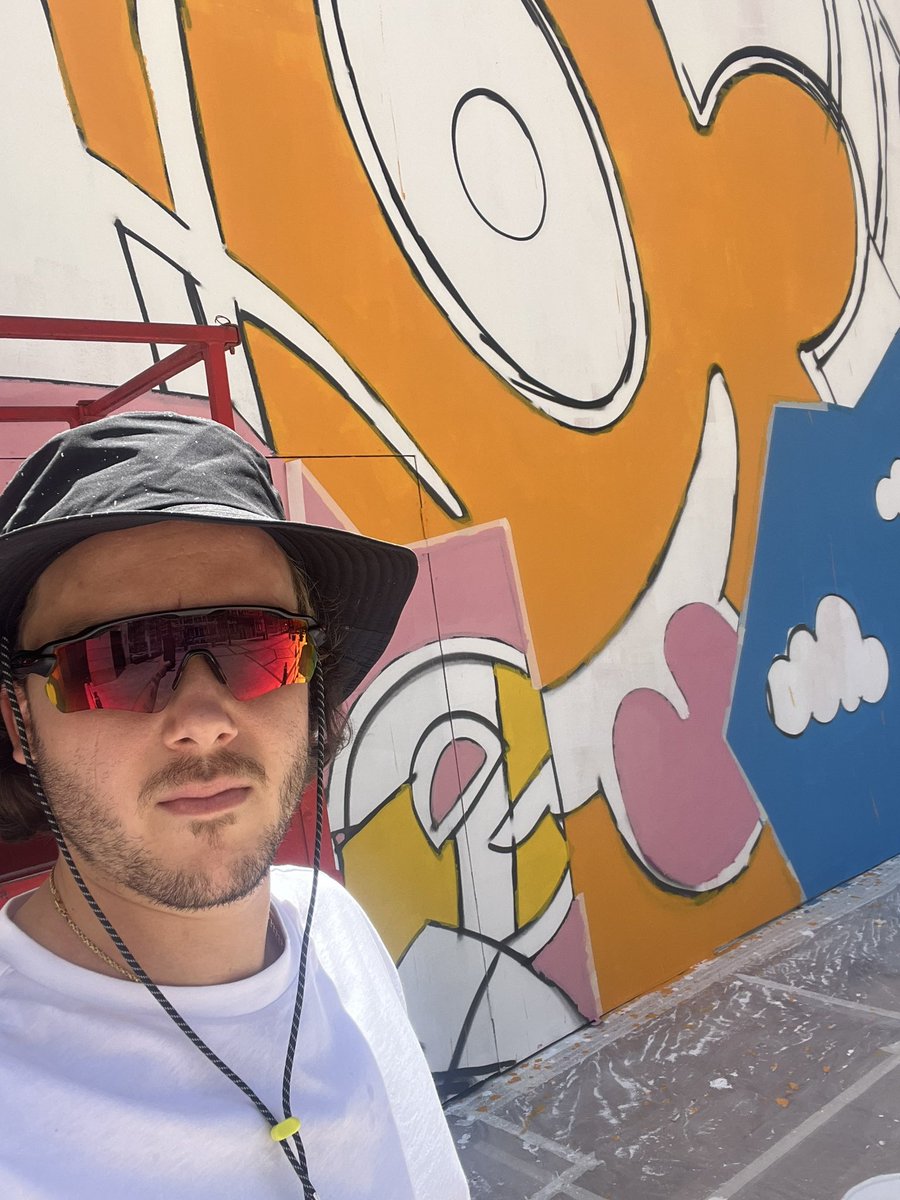 BarnabeArt's tweet photo. Universe !! Go check my #NFTProject @Universe_BNB !! 
I go back painting 😂👻
Love 🚀🚀 https://t.co/bj9GMhGskb