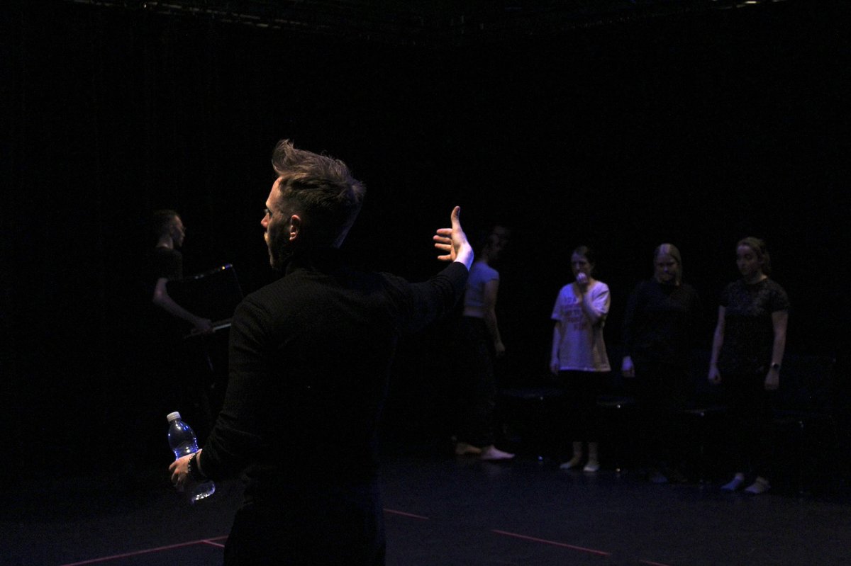 babel_theatre's tweet photo. 💥IN SEARCH OF FATHERS

Last week was joyous.

Next week we’ll be developing more of IN SEARCH OF FATHERS and showing our WORK-IN-PROGRESS

For now, here’s a few BTS images of what’s been going on.

🔗Link for work-in-progress grants in our bio

#searchingforyou https://t.co/2fKSDQky5E