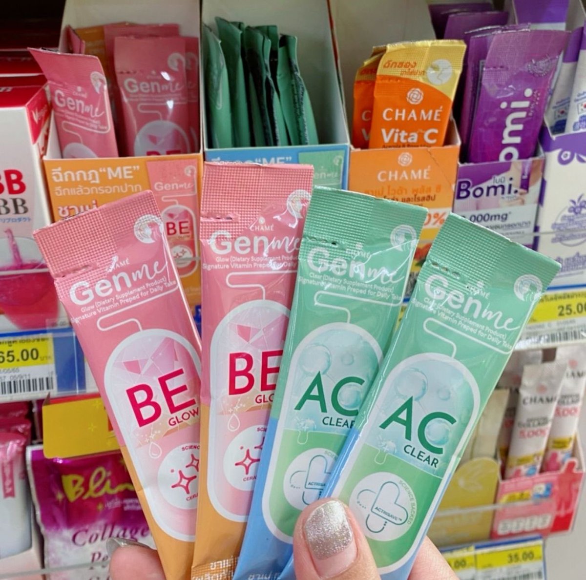 PutthaThiDaa's tweet photo. 🥳 กรี๊ดดังมากก! CHAME GENME สูตรสำเร็จของผิวสวย อร่อย พกพาง่าย สะดวกเว่อร์ มี 2 สูตรให้เลือกเลย! สีเขียว 💚 ไร้สิว ผิวใส สีชมพู 💗 ผิวโกลว์ ฉ่ำไบร์ท แต่ถ้าอยากสวยเหมือนโบว์ ก็จัดไปทั้ง2สูตรเลยค๊าบ หาซื้อง่ายยย แค่ซองละ 39.-🔥ไปตำกันค่าสาวๆ
#chamethailand #โบว์เมลดา #bow_maylada https://t.co/2ATb7UVtUu