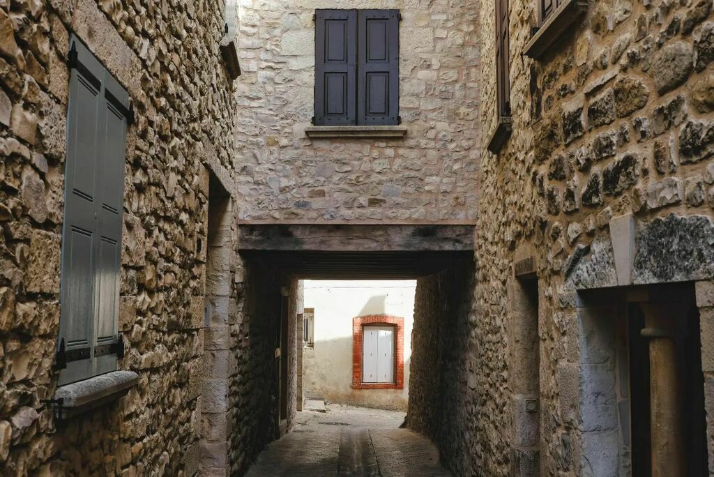 justinevirideau's tweet photo. Dans le centre du village de Sablet (84) #cyclorandonnée
.
#baladeavelo #cyclotourisme #cycling #sablet #village #vaucluse #vaucluseavelo #provence #provenceavelo #suddelafrance #tourdescôtesdurhône #tourisme #vauclusetourisme #fujifilm #fujixt20 https://t.co/5GbiV5q6eQ https://t.co/cgSFzgNfbO