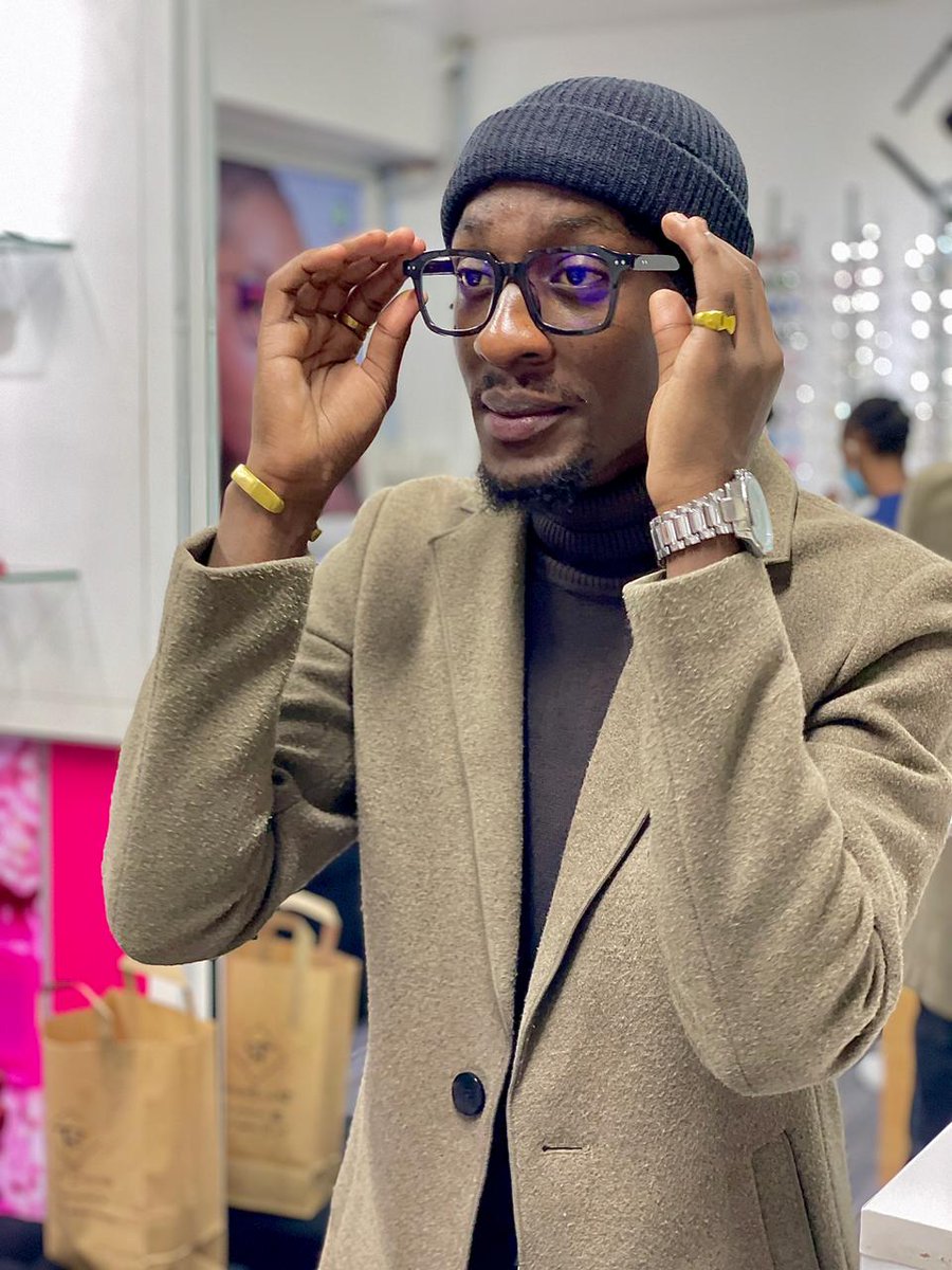 NeovisionKe's tweet photo. Have you checked out our men collection of frames??
@muchiri mike looking sharp 
Ksh 3000
Fitted with blueblock lenses from Ksh 4500 depending on prescription
Visit us. https://t.co/44qTadOu58