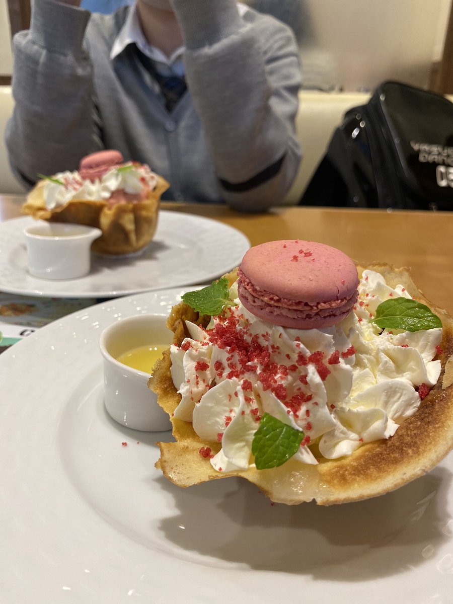 kyusen0730's tweet photo. ハプニングで気分が荒れ気味なので
🍰食べにきたw 1人2皿!!
母の日さく咲くグレープブーケ💐
バースデーデザートプレゼント🎂
明日からブロックチェーンEXPO
#edovers 見てみたい🔥
#NFT #メタバース #江戸バース
#シンワワイズ https://t.co/JPv5kRwPa4