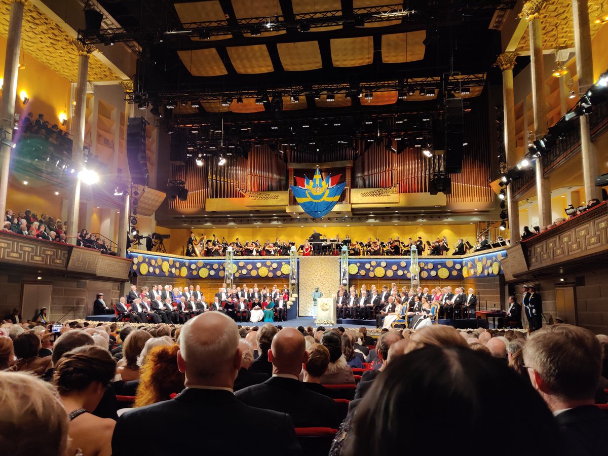 Starling tweet media