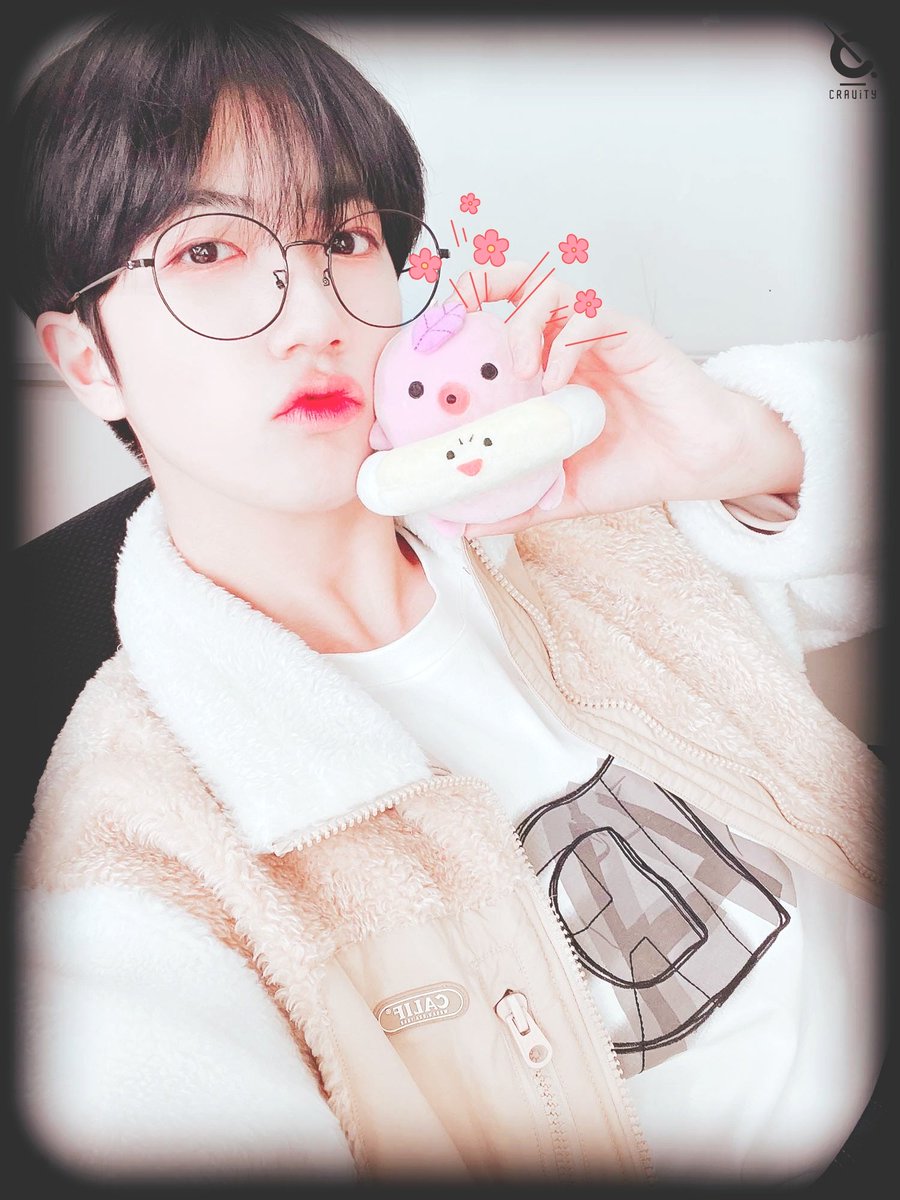 Wonjinnara's tweet photo. Ngurus anak bareng sih konsepnya dakong suka rewel dirumah sama bapaknya kalo jalan keluar sama maknya 🤣🤣🤣🤣

#LuvitySelcaDay
#LVTSD #CRAVITY #크래비티 #Wonjin #dakong 
@CRAVITYstarship @CRAVITY_twt https://t.co/si8CZllbw2