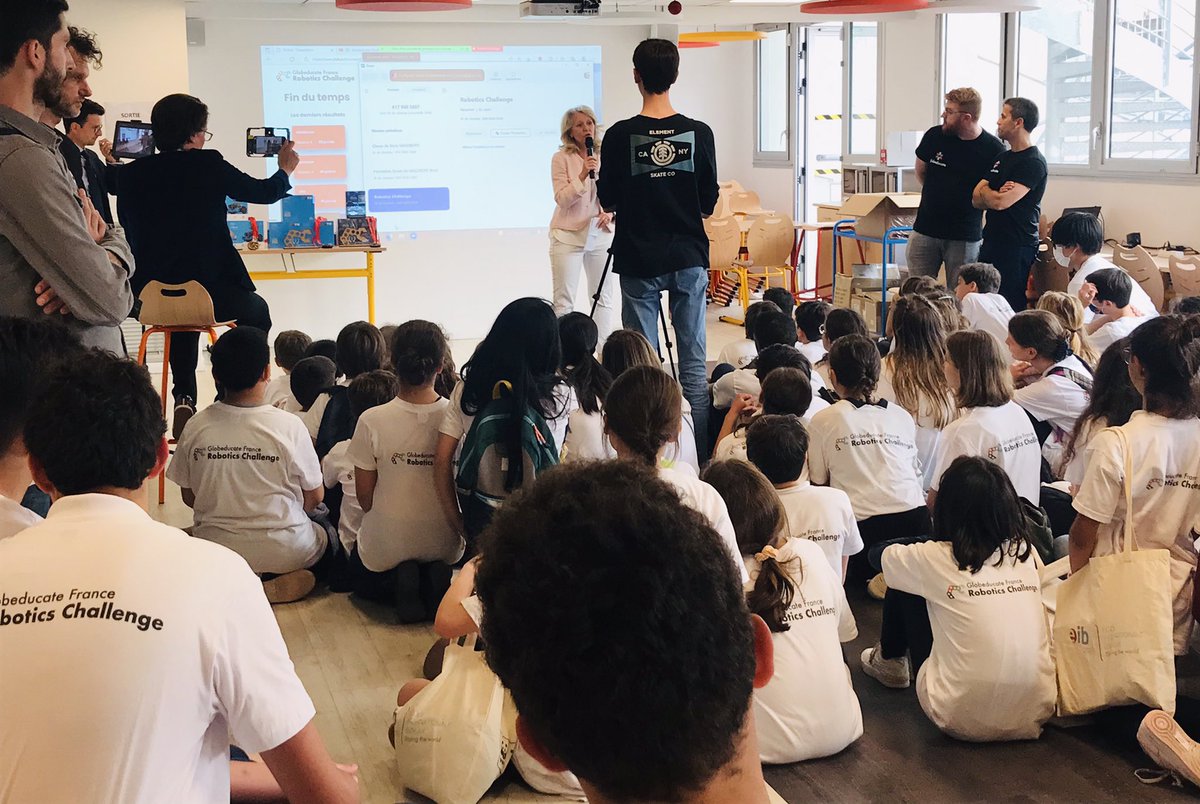 Delphine_E_Roux's tweet photo. 🤖Remise des prix et félicitations aux équipes de @Globeducate pour ce challenge robotique 2022. @EIBParis @jpdavasse @JeanXavieMoreau Grand merci à @RachenneR &amp; @MalobertiBoris pour cette incroyable organisation.#Tech https://t.co/E3PZFMMEeP