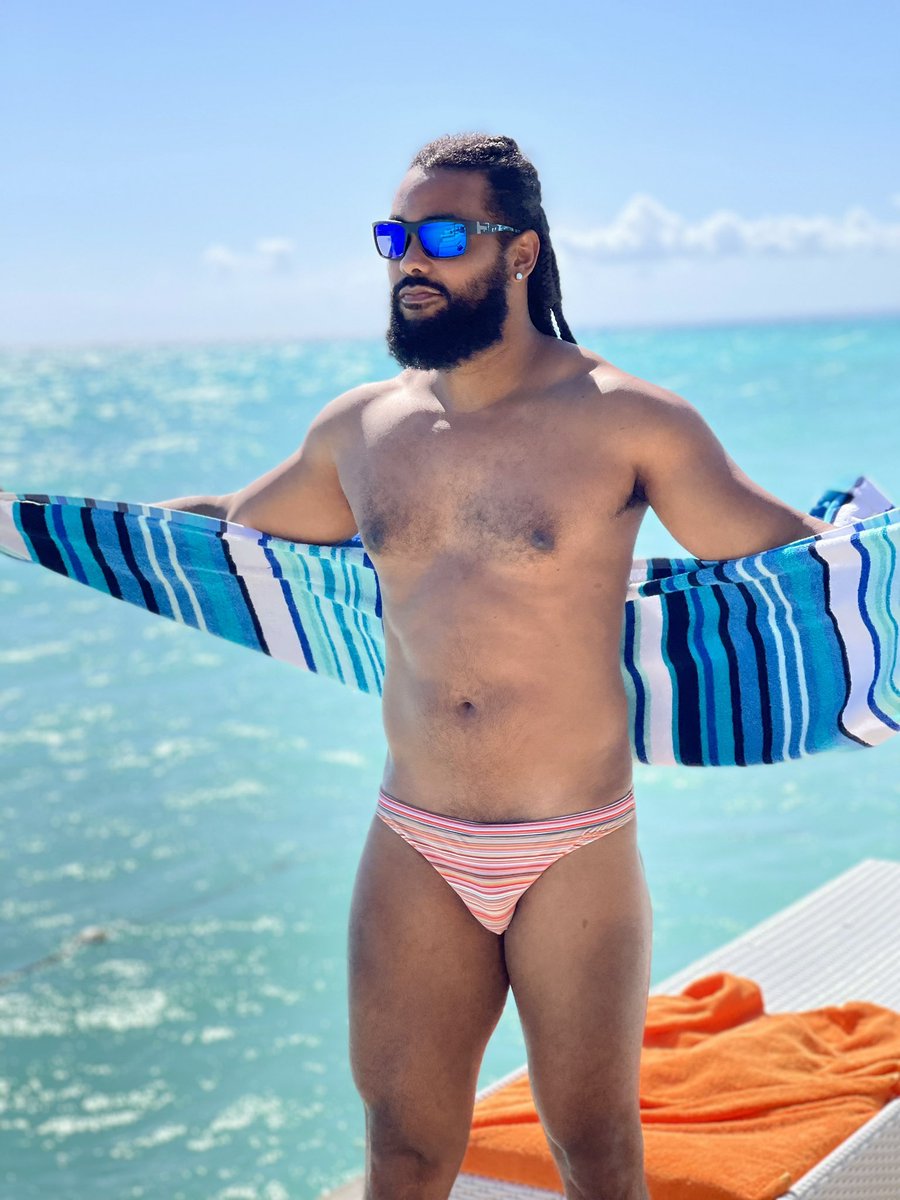 roblesedward's tweet image. Paparazzi 📸