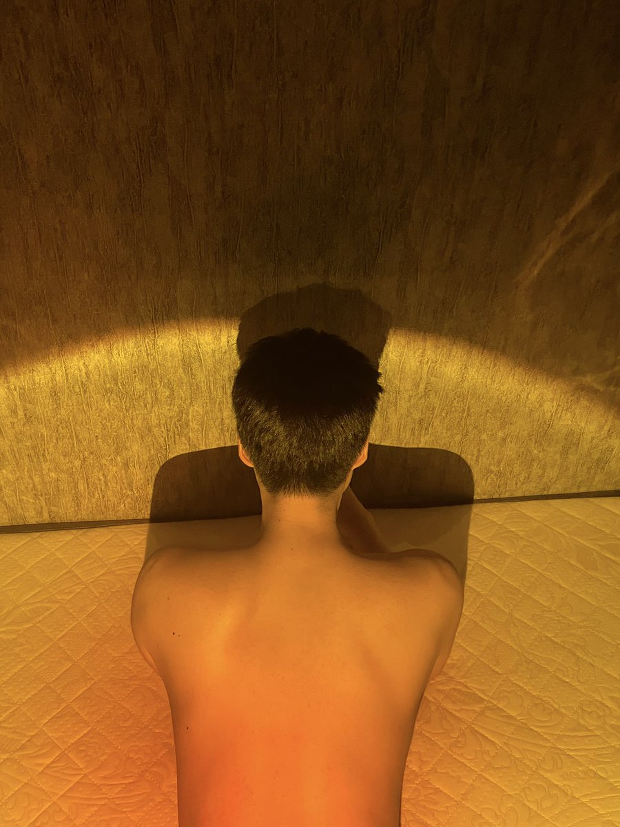 Demo_Hwaa's tweet photo. 在男人面前：好害羞，抱抱我都会不好意思
在朋友面前：三天内我必吃到他J8 https://t.co/Fh14UkdiJU