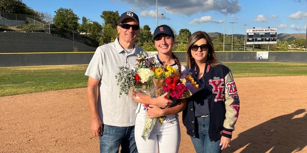 EKats29's tweet photo. The days are going by so fast 🥺 Senior Day ❤️🥎 @YLHS_Softball @CULionsSoftball @JenTeague24 @CoachSmith2121 @CoachKrysiak @Los_Stuff https://t.co/PfPkr735BH