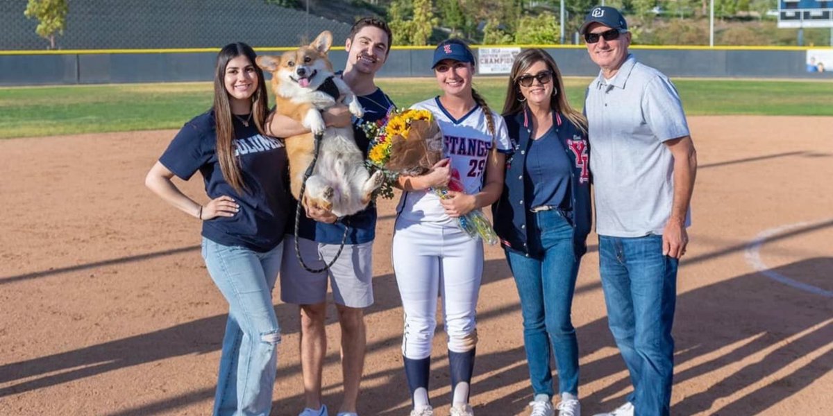 EKats29's tweet photo. The days are going by so fast 🥺 Senior Day ❤️🥎 @YLHS_Softball @CULionsSoftball @JenTeague24 @CoachSmith2121 @CoachKrysiak @Los_Stuff https://t.co/PfPkr735BH