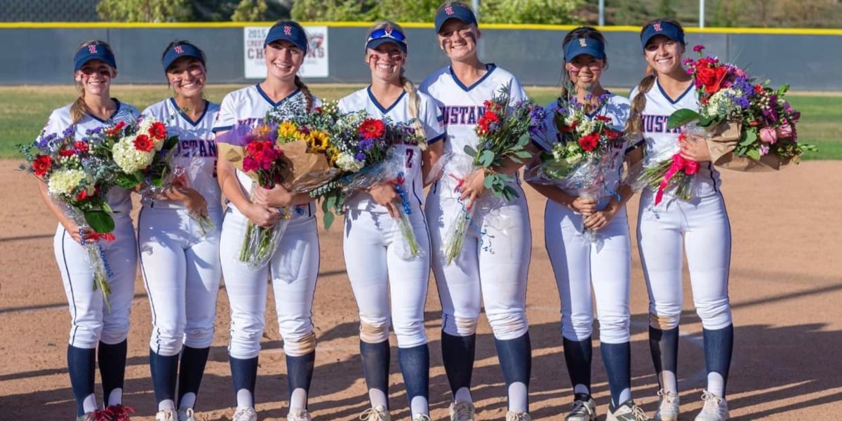EKats29's tweet photo. The days are going by so fast 🥺 Senior Day ❤️🥎 @YLHS_Softball @CULionsSoftball @JenTeague24 @CoachSmith2121 @CoachKrysiak @Los_Stuff https://t.co/PfPkr735BH
