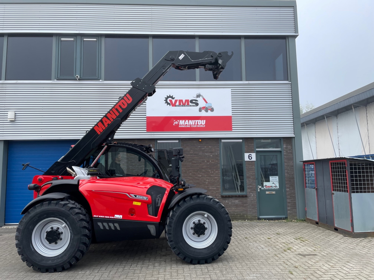 vmsverreiker's tweet photo. Vorige week deze nieuwe @Manitou verreiker afgeleverd bij Mts. Lekkerkerker. Peter en Nelleke hebben hun trouwe MLT 634 omgeruild voor deze MLT 635-130 PS+ en zo te zien zijn hun beide kinderen er ook heel blij mee. Bedankt voor de order en veel werkplezier gewenst! https://t.co/1lsd0Vhg1L