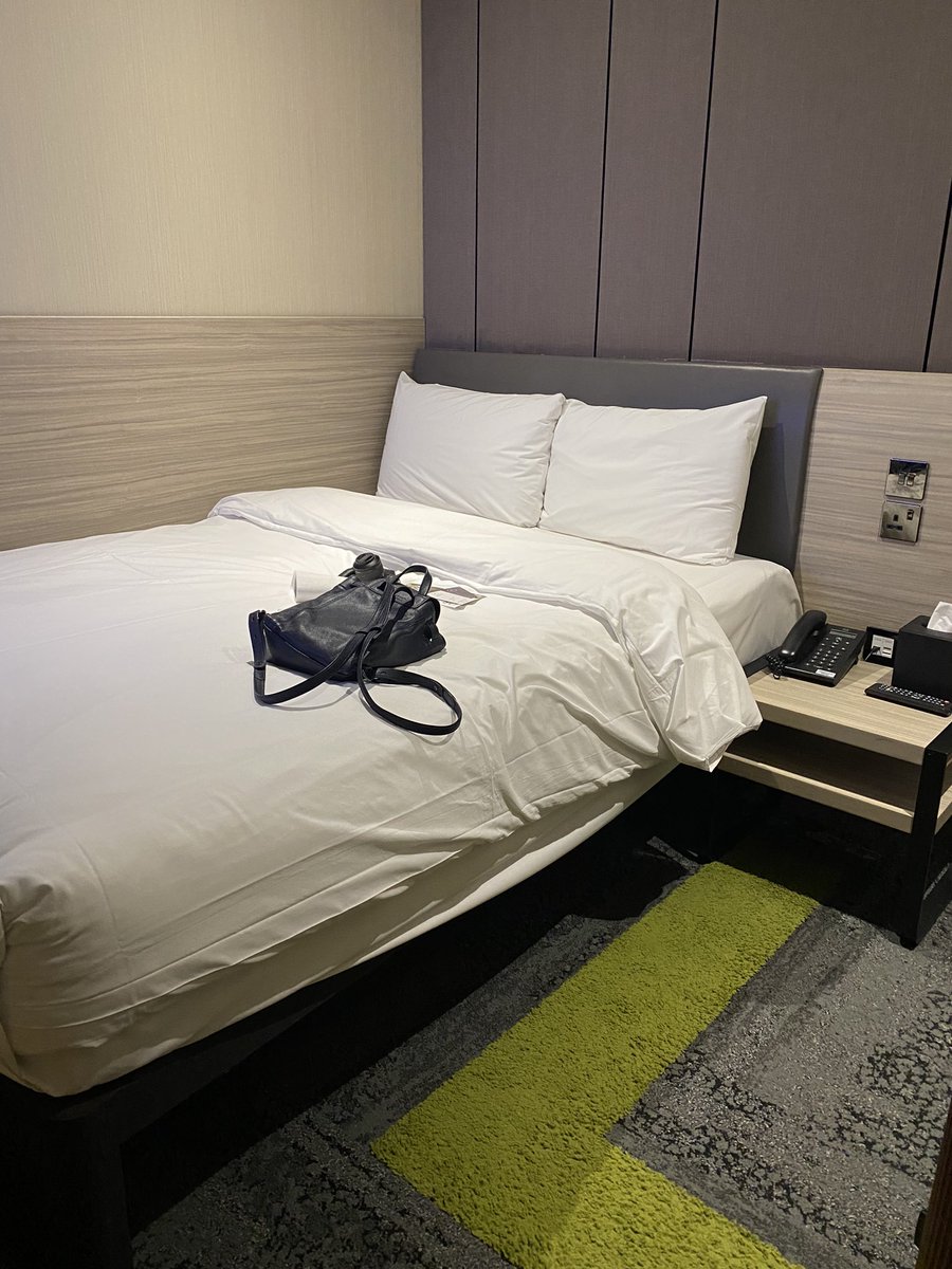 ItsMsMoses's tweet image. This may be the smallest hotel@room I have ever been in