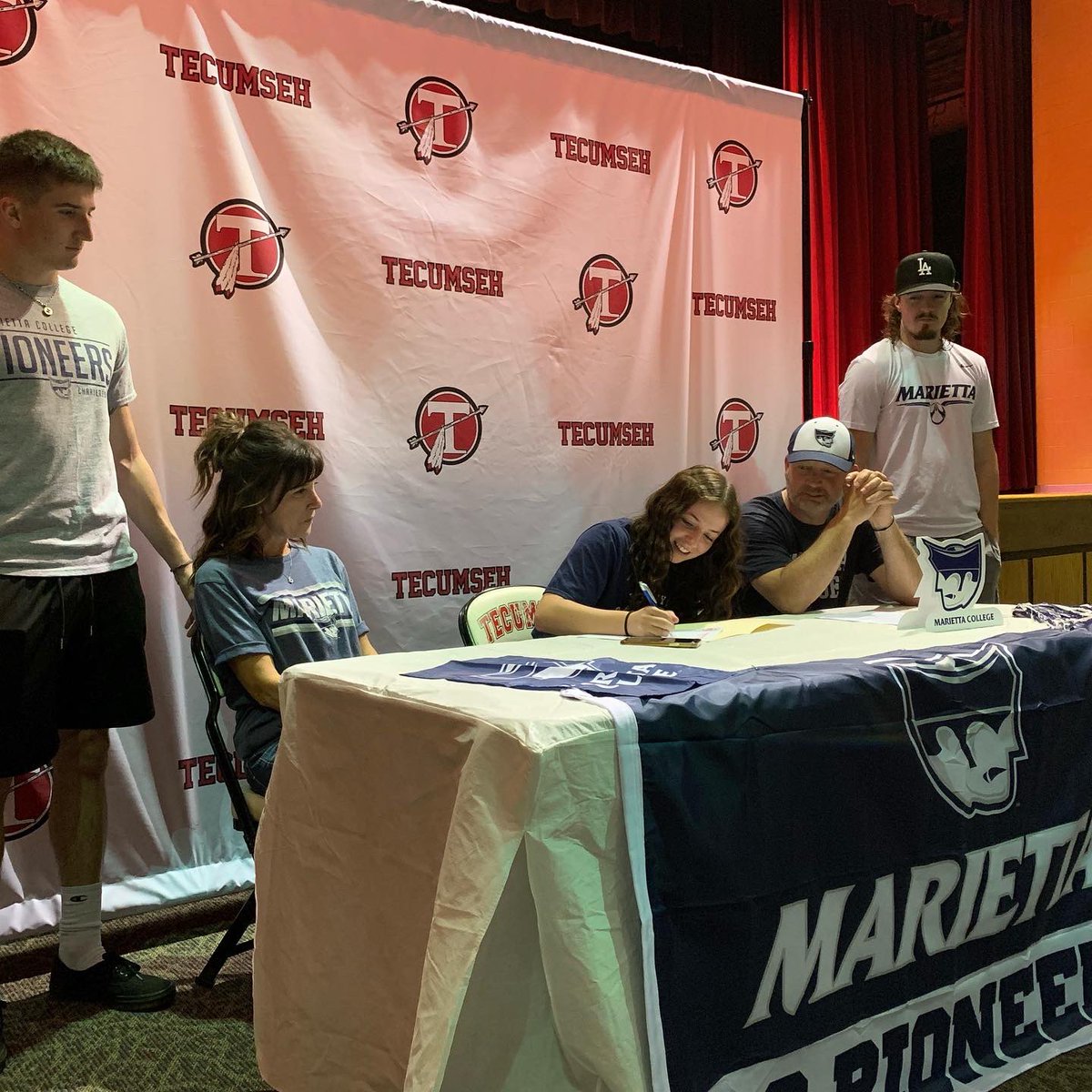 _maemastin tweet media