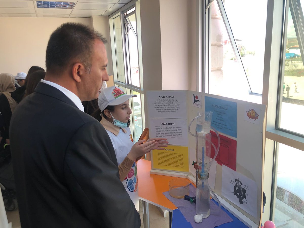 İl Millî Eğitim Müdürü Deniz EDİP, Bilim ve Sanat Merkezinde düzenlenen “Tubitak 4006 Bilim Fuarı”na katılım sağladı. Sergilenen projeleri inceleyen Edip, bilim fuarında emeği geçenleri tebrik etti.
<a href="/tcmeb/">Millî Eğitim Bakanlığı</a> <a href="/dnzdp1979/">Deniz Edip</a>