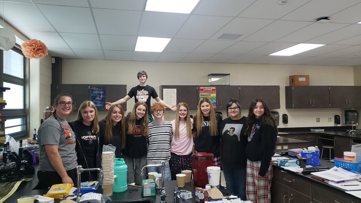 MrsGarner86's tweet photo. Senior coffee bar... 2nd to last day!! https://t.co/OBQyq6C1De