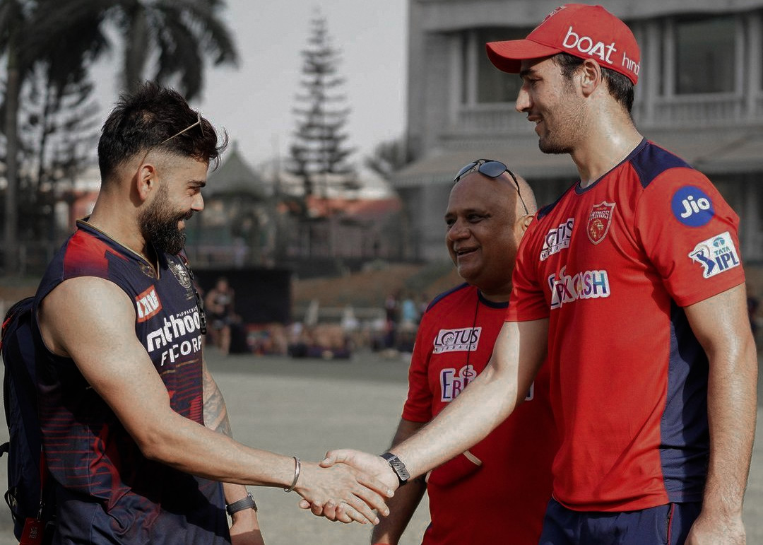 Kohliophile's tweet photo. fans know the real virat kohli ✨ https://t.co/wHDpcU40kT