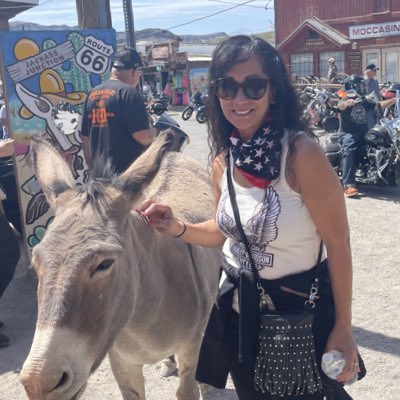 DCW143's tweet photo. Picture with a Democrat I can get along with 😂 https://t.co/SLAEKvA6We