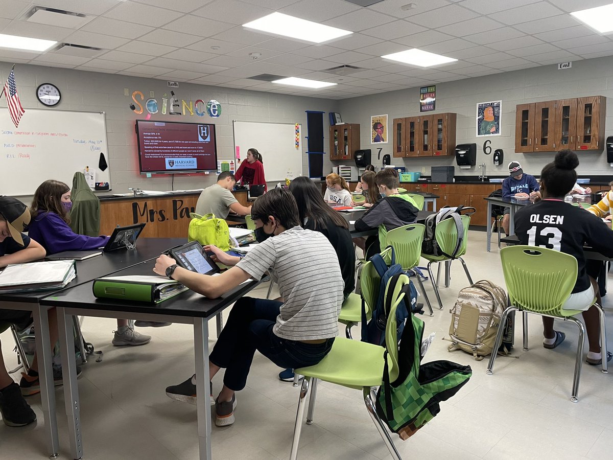 jwmsAVID's tweet photo. AVID 7 students presenting their research over their dream college. And taking notes over each other’s presentations @jwmscps https://t.co/gYkcxcY2Zp
