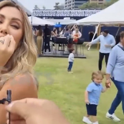 intensanahi's tweet photo. Eu passo mal com cara do Emi toda vez que Anahí tá perto dele mas não com ele 😂😂 
eu digo lenda e vocês: Emiliano https://t.co/WL6CX2e3x4