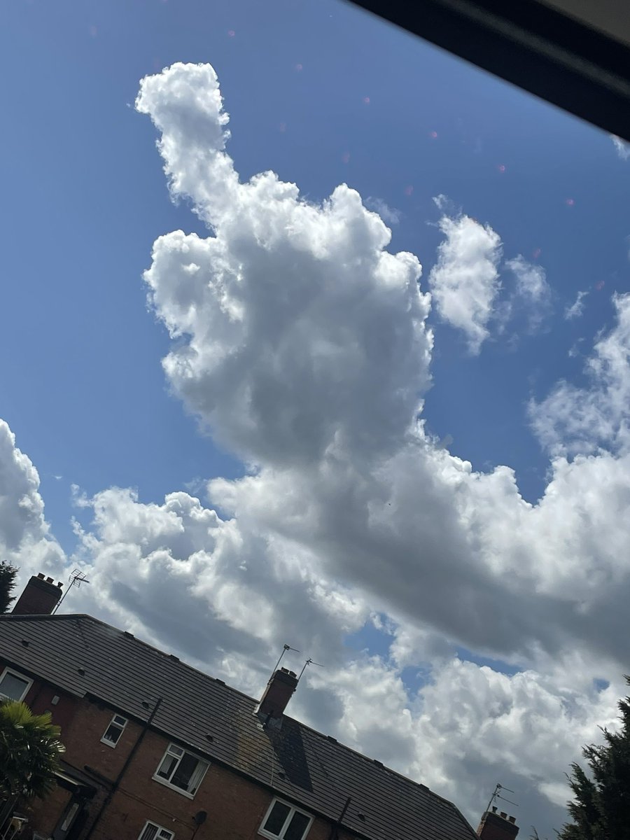 brownyyyyy's tweet photo. this clouds giving me vibes.. 🖕🏾 https://t.co/E59kRi6HDZ