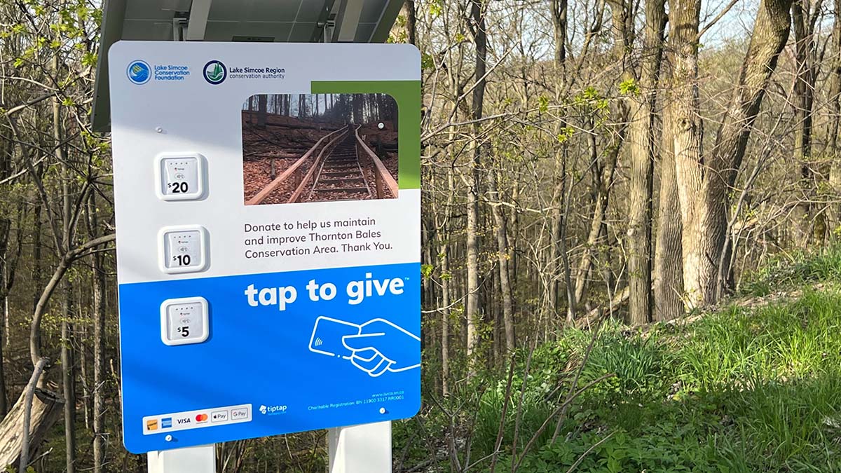 LSRCA's tweet photo. Tap to Give is here π₯°π β an easy way to give $5, $10 or $20 at #ScanlonCreek, #BeaverRiver, #RogersReservoir & #ThorntonBales Conservation Areas to help us maintain and improve our greenspaces. Donations go directly to the Lake Simcoe Conservation Foundation. #ThankYou https://t.co/G855KnMzaK