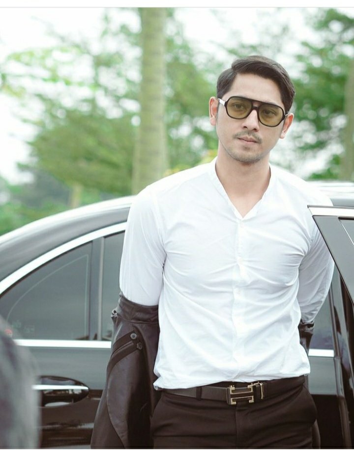 MtNv20's tweet photo. Tidak ada yg bisa menggantikan Arya Saloka utk memerankan sosok Aldebaran bahkan aktor yg hebat sekalipun. Tdk ada yg bs benar2 menjiwai peran Aldebaran selain Arya Saloka. He is the one and only.
Sangat sangat rindu Aldebaran
#IkatanCintaEp714 https://t.co/qJpJRnR3Ae