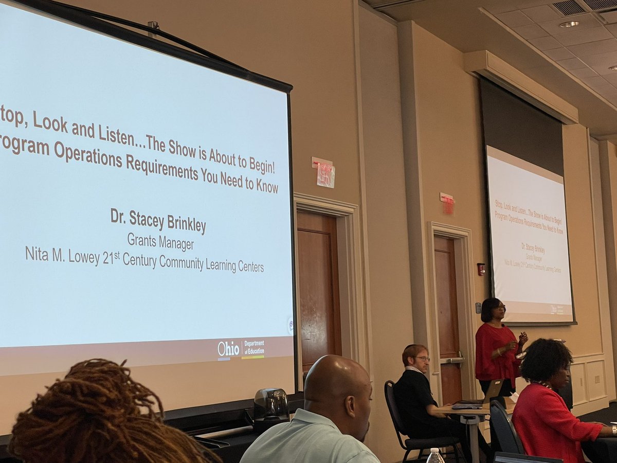 Marieedwards77's tweet photo. “Stop, Look, &amp; Listen” to our students &amp; families w/ Dr. Stacey Brinkley! #summerlearning #CBImiddletown #middierising https://t.co/RaIY0xA2E9