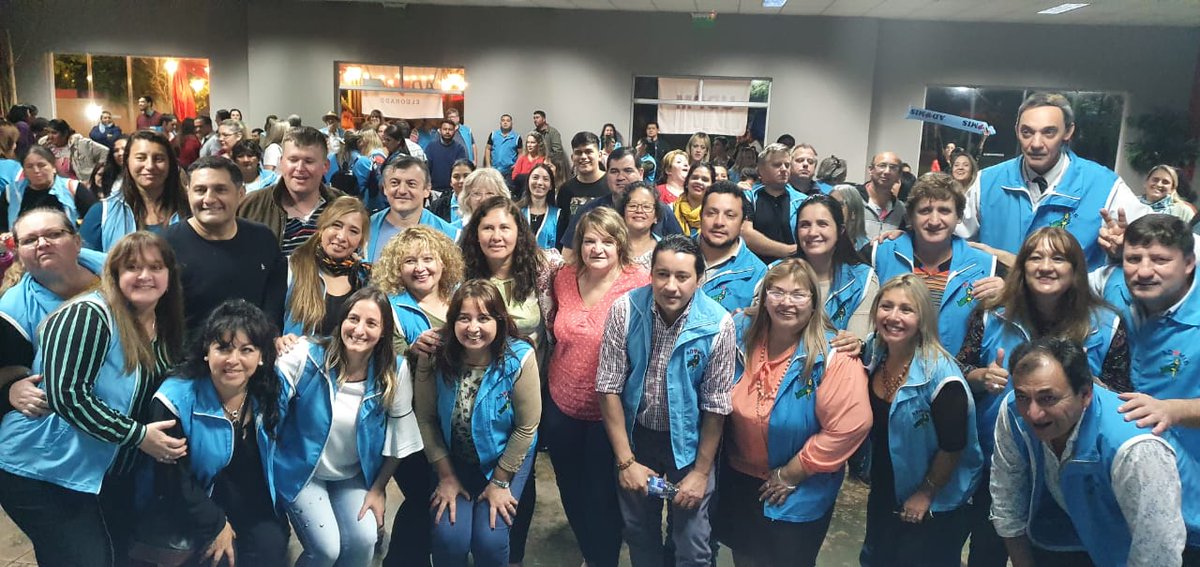 ADOMIS_Misiones's tweet photo. "Son tiempos complejos y hoy más que nunca la sociedad nos exige coherencia a los docentes a la hora de pedir y como pedir, y entendemos que el diálogo y construcción de consensos es el camino" @grillo141 en presentación candidatos CD y delegados p/depto. Eldorado de la #Lista2 https://t.co/7twKo8w21B