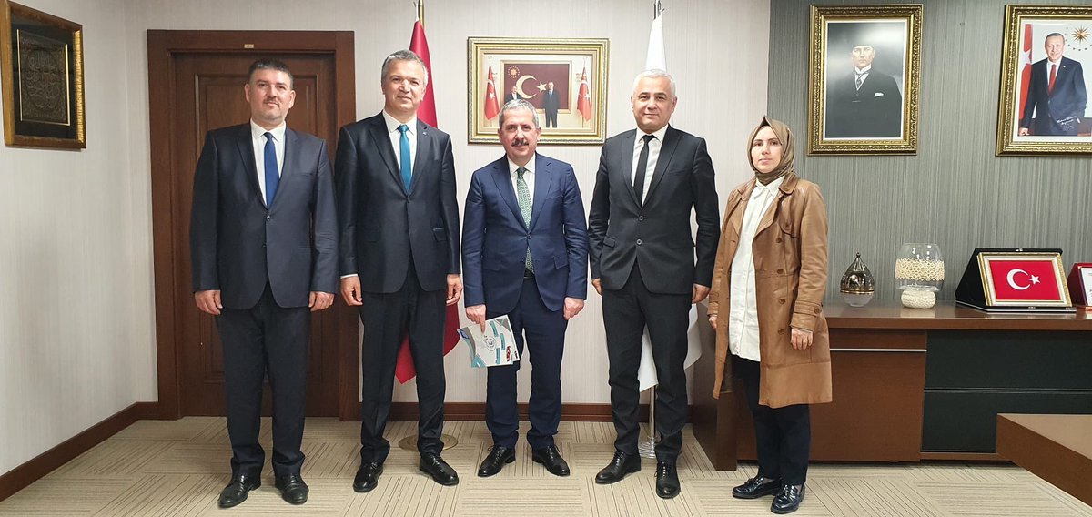 Bugün Gelişmeler üzerine Hazine ve Maliye Bakan Yard. Mahmut Gürcan ‘ ı 09.05.2022 tarihinde saat 18.30 da ziyaret ettik.
1- KDV oranı % 1 ‘ e düşürülmesi , 
2- Kota çalışması
3- SMMM‘lerin KDV iade raporu düzenlemesi tebliğin yayınlanmasına yönelik Mesleki sorunlarımızı ilettik.