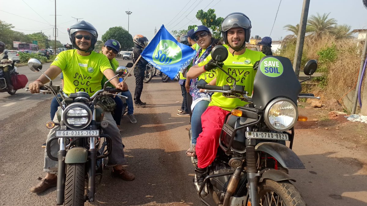 VelloreIsha's tweet photo. நமக்கும் நம் குழந்தை களுக்கும் சிறந்த எதிர்காலத்தை உருவாக்க நாம்
ஒன்றிணை வ ோம். மண்ணை உயிர்ப்பிக்க எங்களுடன் இணை யுங்கள்.
#SaveSoilAtCOP15 https://t.co/J65yT1SJyg