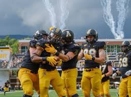 BrunswickFB's tweet photo. Thank you @BrianHainesb @AppState_FB for coming to Zero Block this morning & checking out our football prospects! Welcome anytime to come by! 🟦🟨🏴☠️☠️⚓️ #AllAboutTheFamily #PiratePride #RecruitBHS #StopByTheHigh https://t.co/imbfrui4Ay