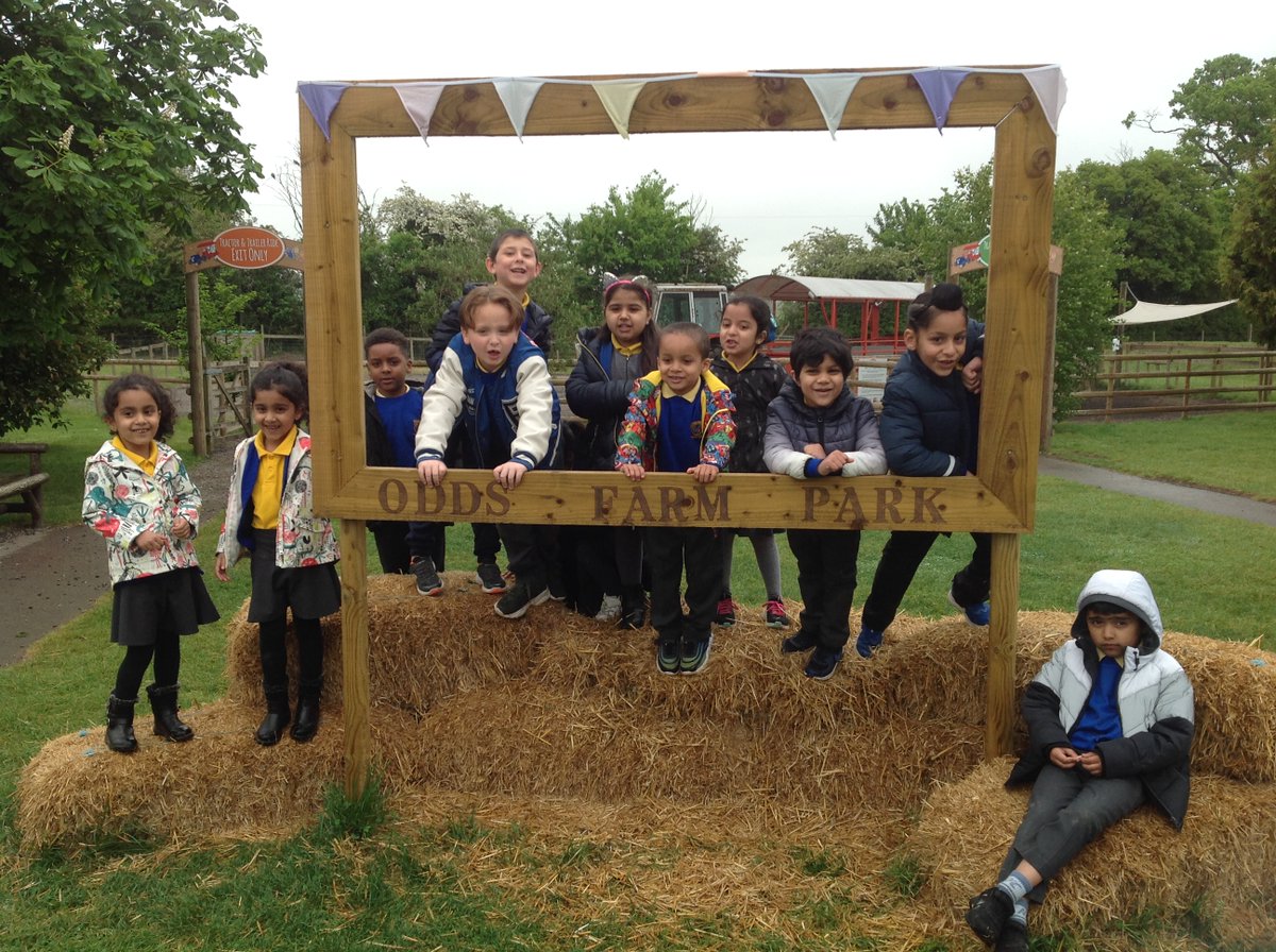 WCPSY1's tweet photo. Year 1 had a fantastic time at Odds Farm today - even if we did get a bit wet in the rain! @WexhamPS https://t.co/DpzC3sK0kk