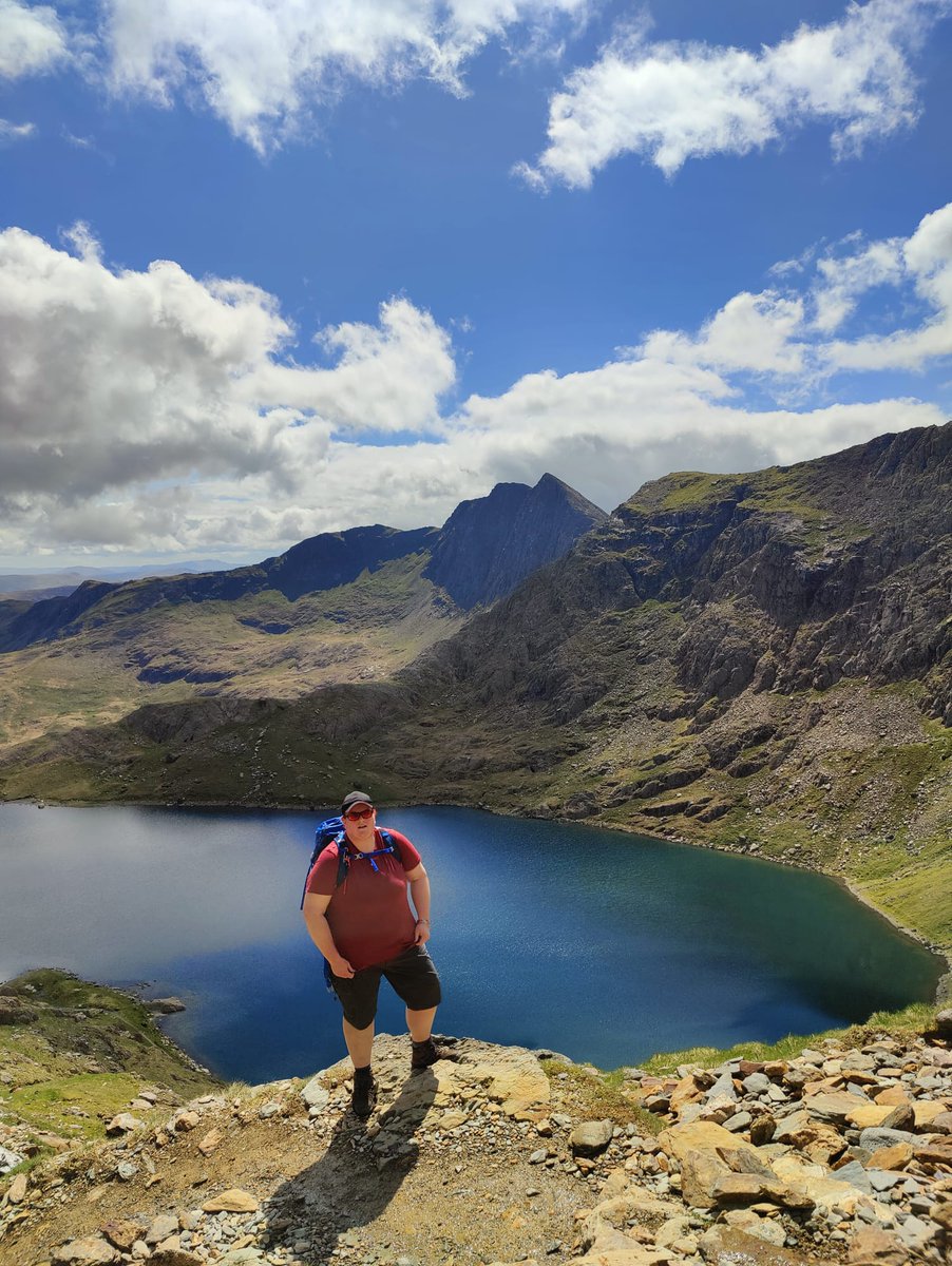 mylifetolead's tweet photo. Still recovering from Saturday but my god, it was a beaut of a day - pain filled - but beautiful!
#snowdon #snowdonia #wales #hike #minerspath #sunburnt #legsache #wherecanibuynewlegs #achievment #accomplished #weekendawaywithfriends https://t.co/vKCdS4gvk4