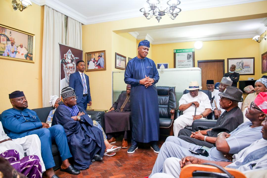 gentleola12's tweet image. Yesterday H.E Abubakar Bukola Saraki met with Lagos state PDP delegates and stakeholders, he told them his plans on how to #FixNigeria and bring #RealSolution to our Nation.

#ABS2023