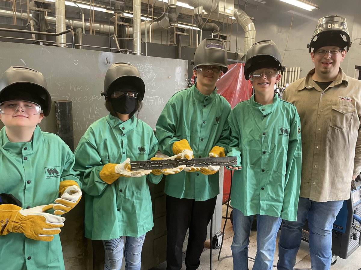 MrHowettSci's tweet photo. And we have some welders. @BeckyDenzer @brbarkey @BraddockTodd #WACC https://t.co/NT1wBfcmCv